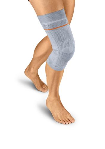 Kniebandage mit ringförmiger Silikonsfriktionspelotte und seitlicher Verstärkung, extraweite Version, zusätzlich mit zirkulärem Silikonnoppenhaftband