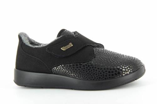 Stretch wool lined variable volume therapeutic shoes