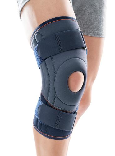 Neoprene stabilising knee brace with open kneecap