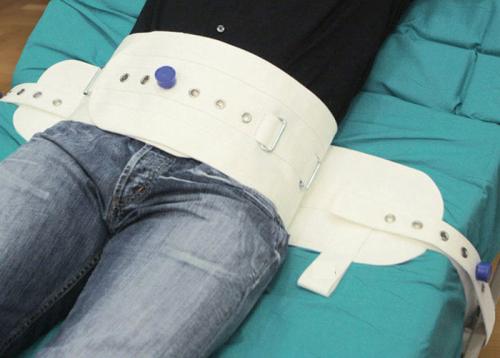 Harness of maintenance to the bed with magnetic lock
