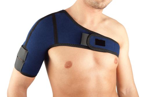 Adjustable shoulder strap at the biceps