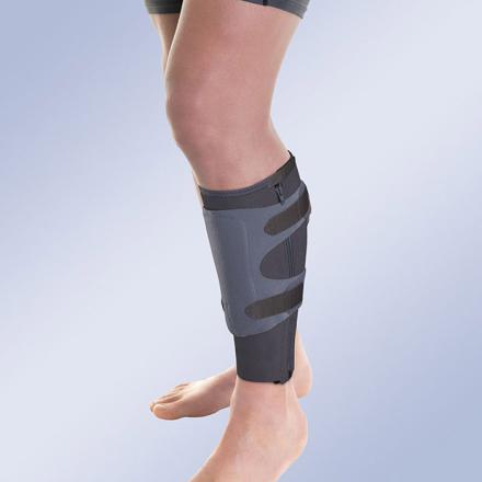 Calf, ActiveColor Sport Calf Support, Calf brace with straps and silicone  pressure relief zone, Calf support for sport, Calf support with zip and  thermoformable protection plate, Breathable elasticated knitted compression  calf sleeves